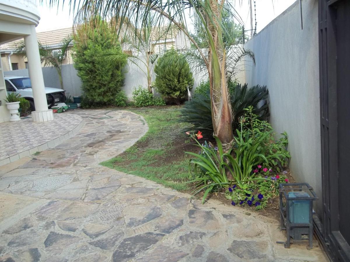 Carlcyn Homestay 가보로네 외부 사진