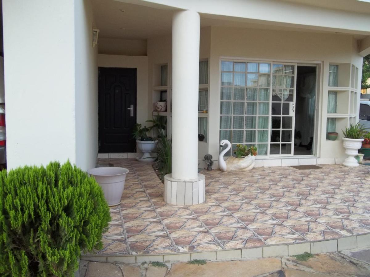 Carlcyn Homestay 가보로네 외부 사진