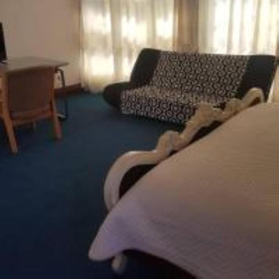 Carlcyn Homestay 가보로네 외부 사진