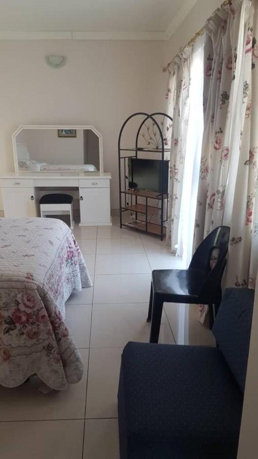 Carlcyn Homestay 가보로네 외부 사진