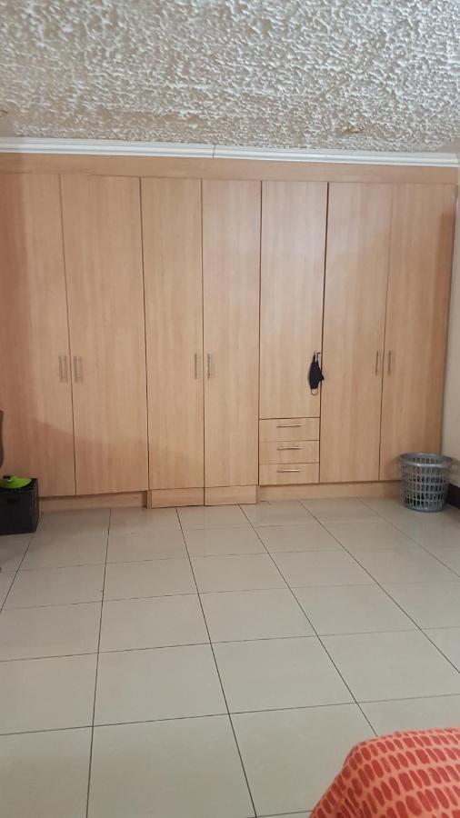 Carlcyn Homestay 가보로네 외부 사진