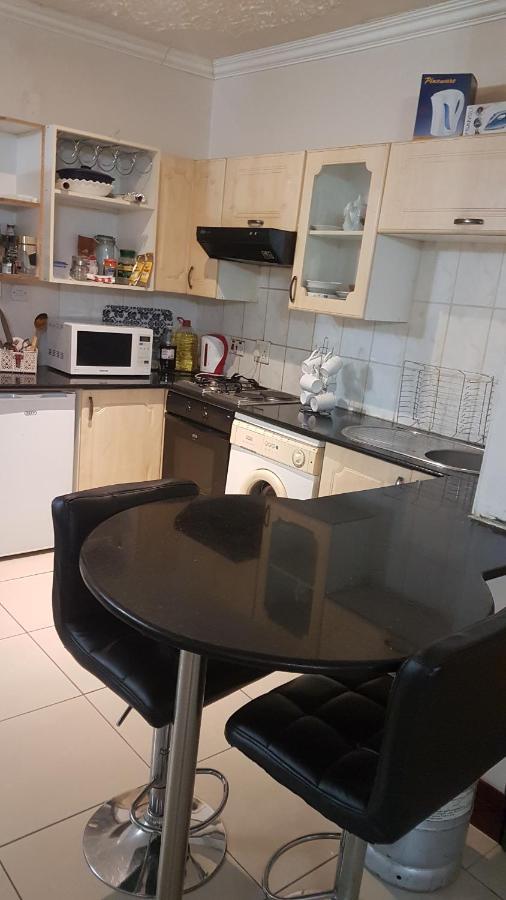 Carlcyn Homestay 가보로네 외부 사진